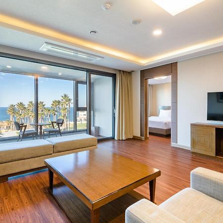 Uni Hotel Jeju Esterno foto