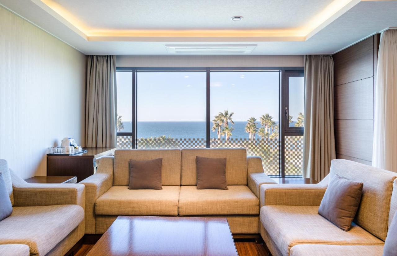 Uni Hotel Jeju Esterno foto