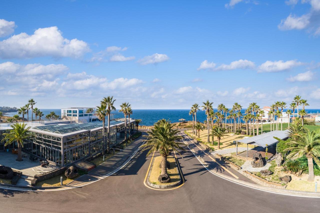 Uni Hotel Jeju Esterno foto