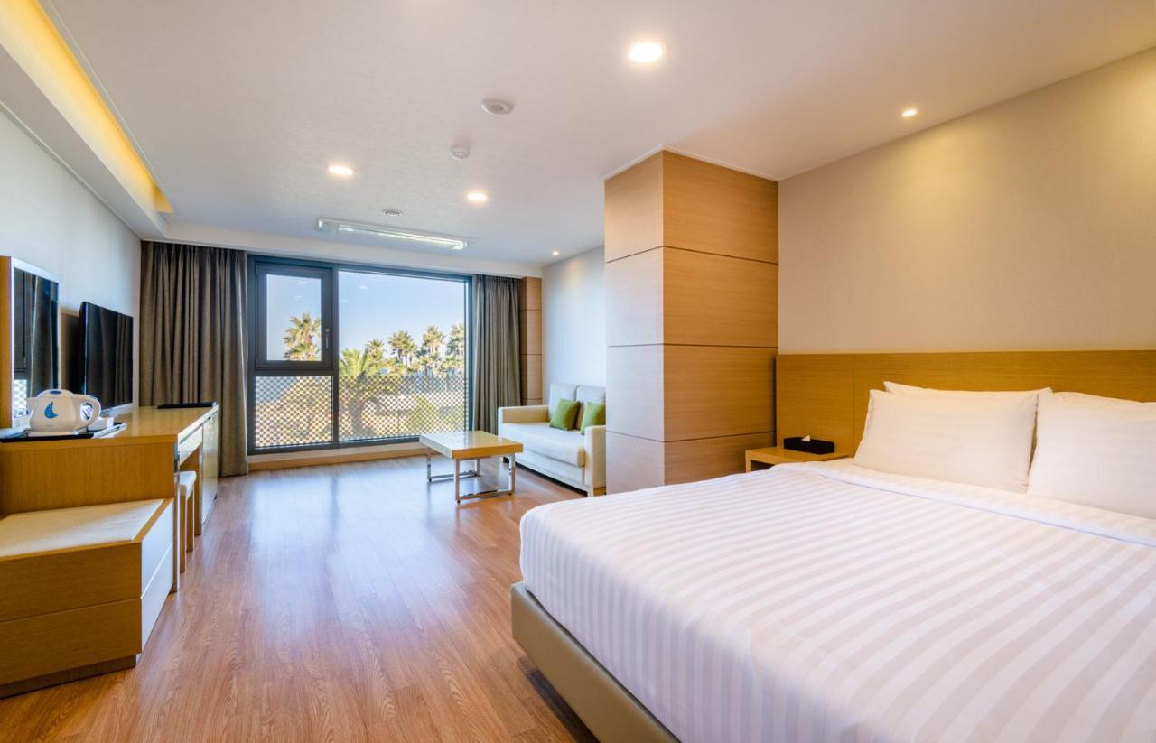 Uni Hotel Jeju Esterno foto