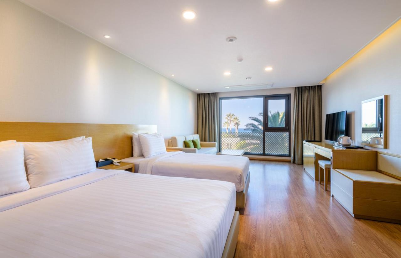 Uni Hotel Jeju Esterno foto