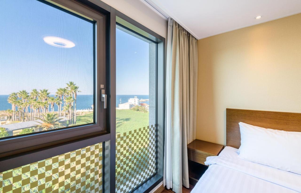 Uni Hotel Jeju Esterno foto